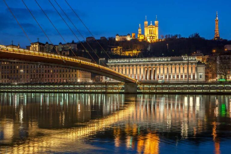 Vue de la Saône à Lyon de nuit